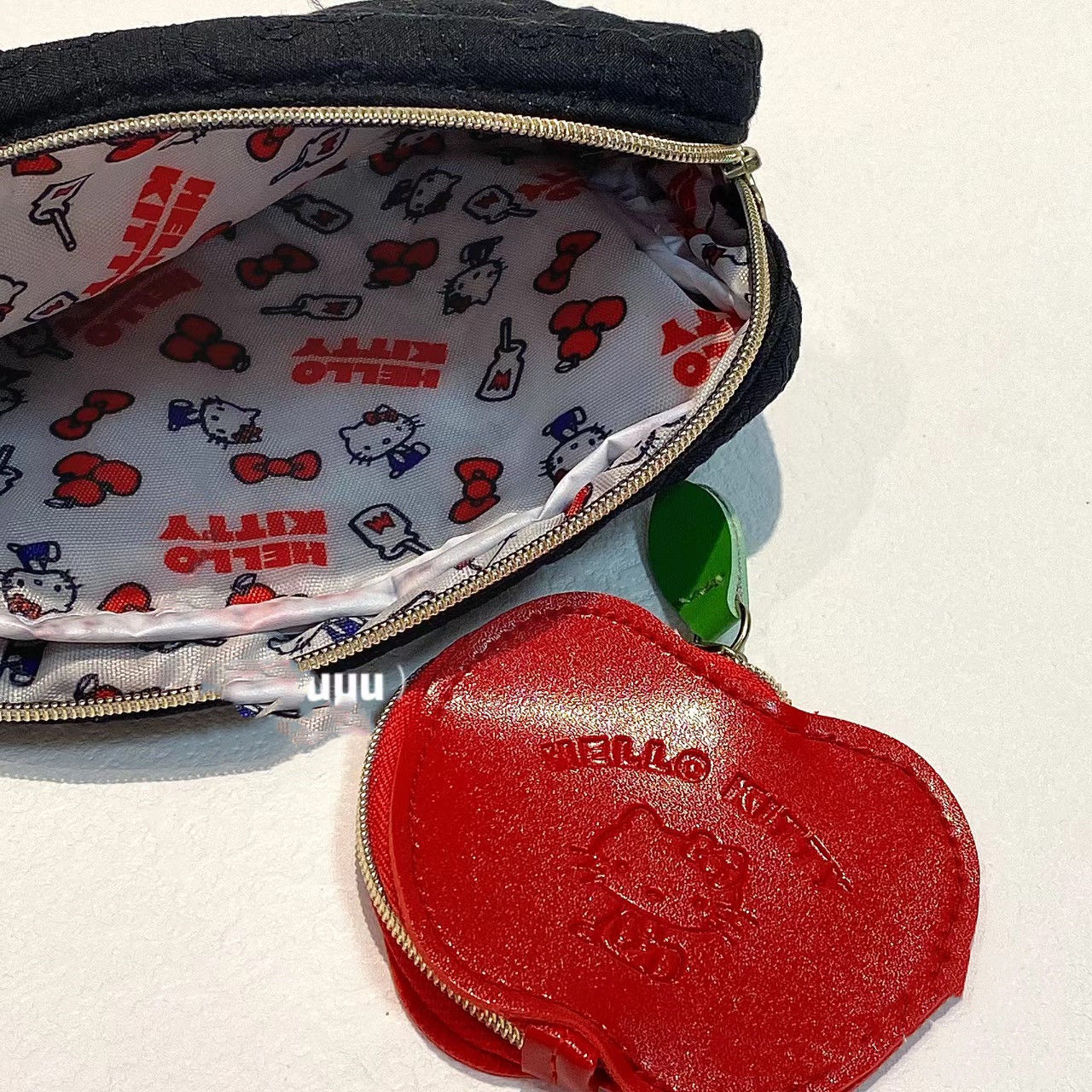 HelloKitty苹果零钱包钥匙包耳机包可爱创意趣味迷你小包收纳卡包