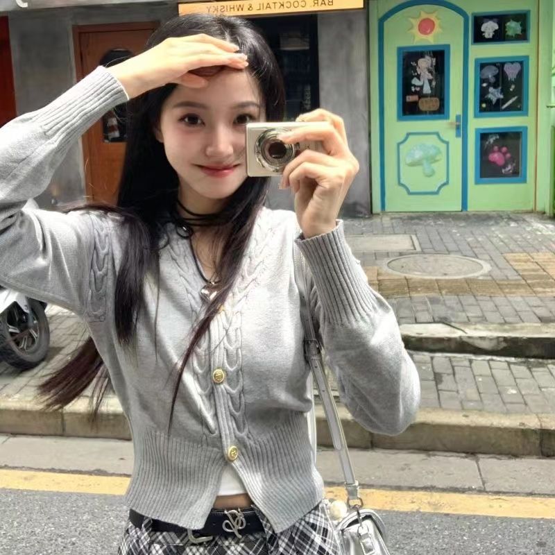 慵懶風軟糯針織衫毛衣女秋冬新款v領短款ins風外搭顯瘦外套上衣