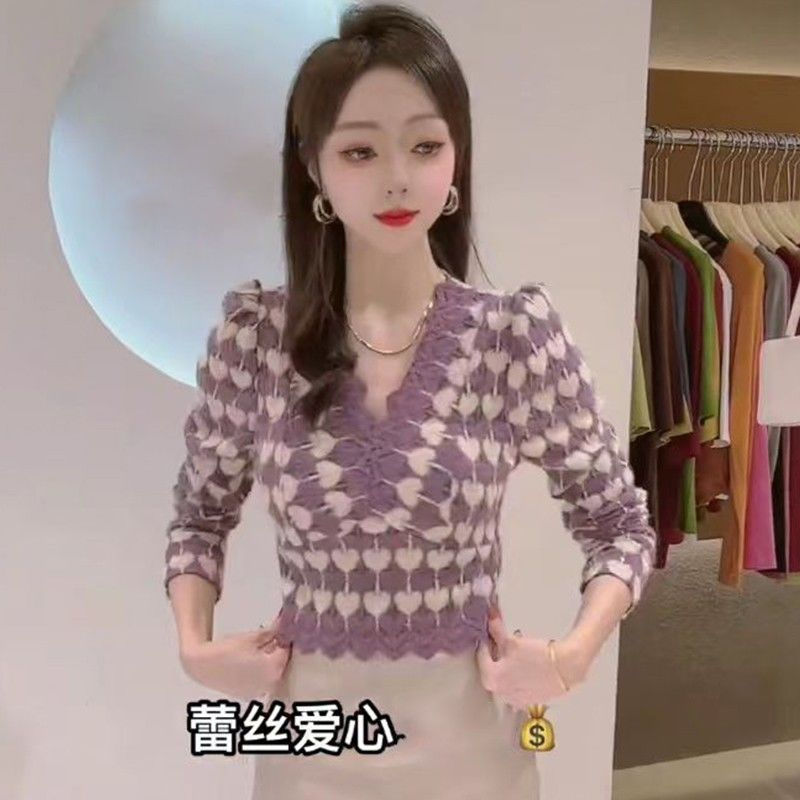 法式復古磨毛V領蕾絲打底衫女秋冬季新款泡泡袖修身短款上衣小衫