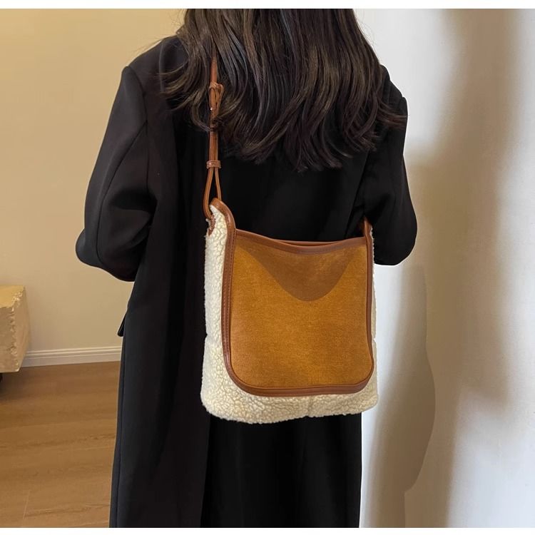 FOUR ONE Lammwollplüsch für Damen, neue, vielseitige Umhängetasche mit großem Fassungsvermögen und hochwertiger Wassereimer_voghion.com