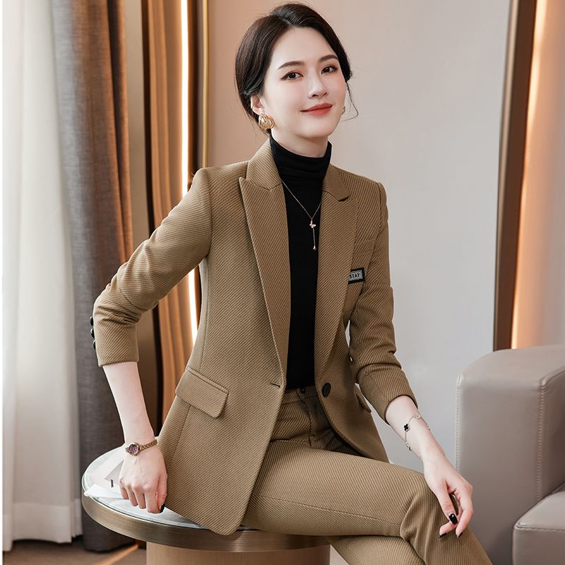 卡其色西裝外套女秋冬加厚2023新款高級感氣質女神范西服套裝高端