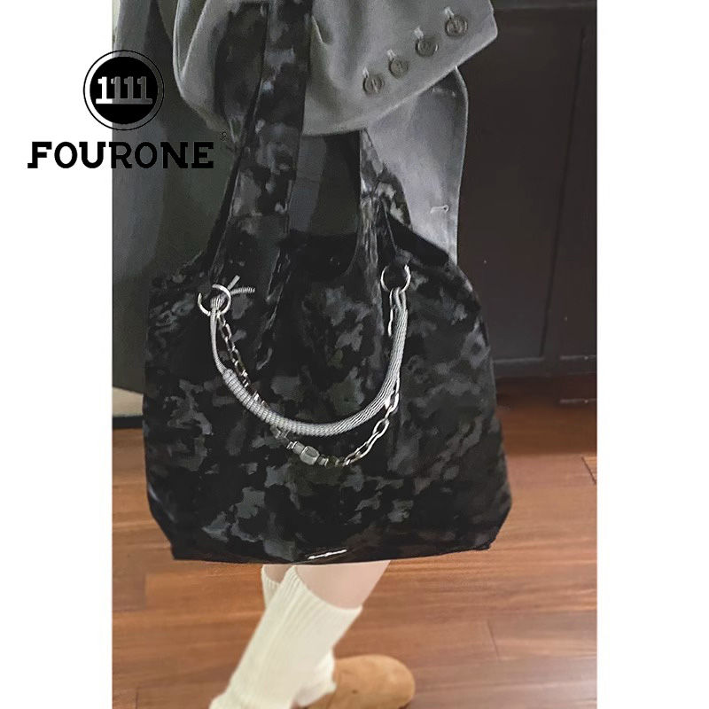 Trendy and cool Korean large-capacity bag for women new fashion commuter shoulder bag high-end tote bag