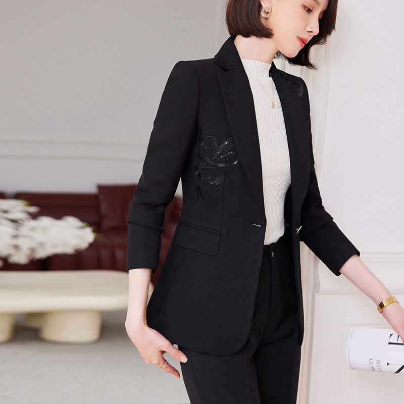 高級感黑色休閒刺繡西裝外套女秋冬2023新款職業裝小西服套裝正裝
