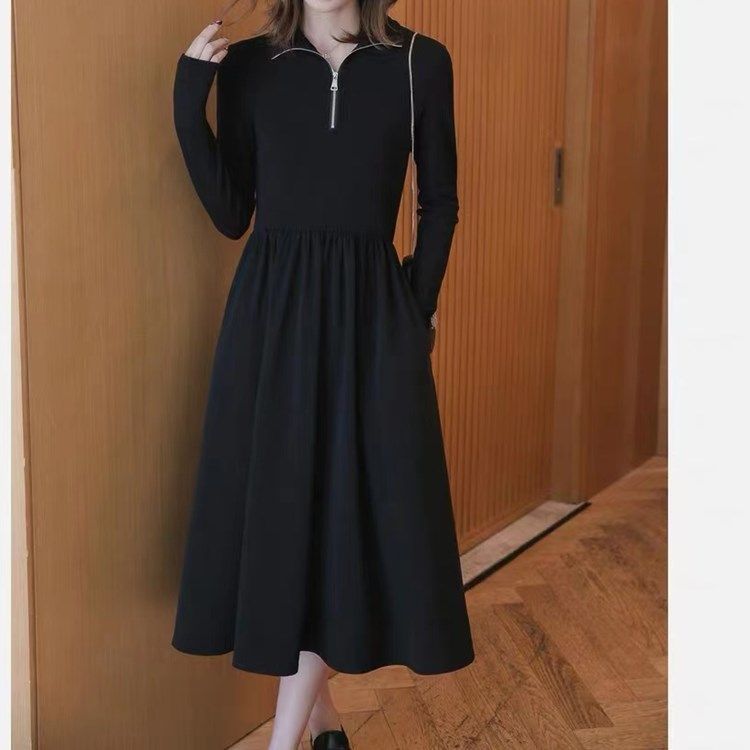 设计感黑色修身长袖针织连衣裙女大码新款中长款大摆裙V领收腰裙