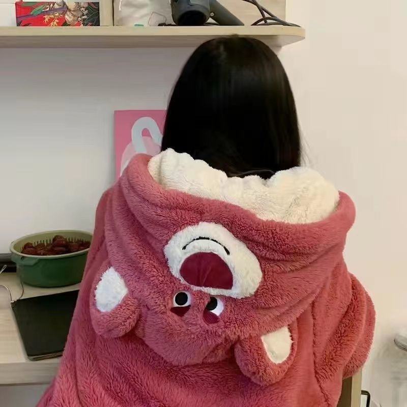 草莓熊睡衣女秋冬可爱卡通珊瑚绒睡衣2023年新款加绒加厚网红睡袍