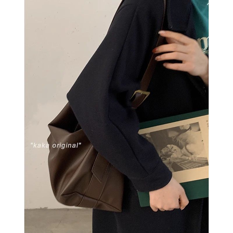 Versatile ins crossbody bag for women  new trendy casual tote bag niche large capacity shoulder bag armpit bag