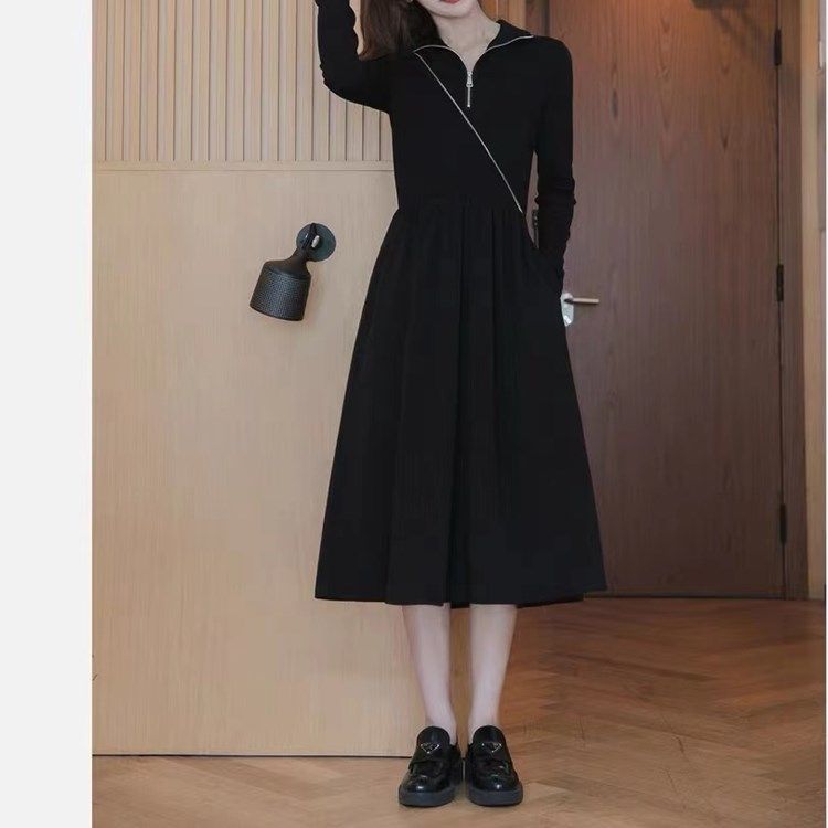 设计感黑色修身长袖针织连衣裙女大码新款中长款大摆裙V领收腰裙