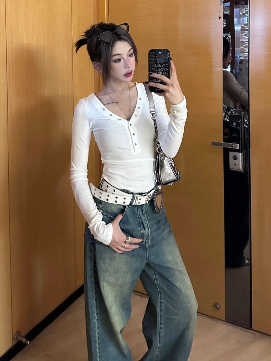 正肩白色v領長袖t恤女裝秋季修身顯瘦辣妹打底衫內搭獨特别致上衣
