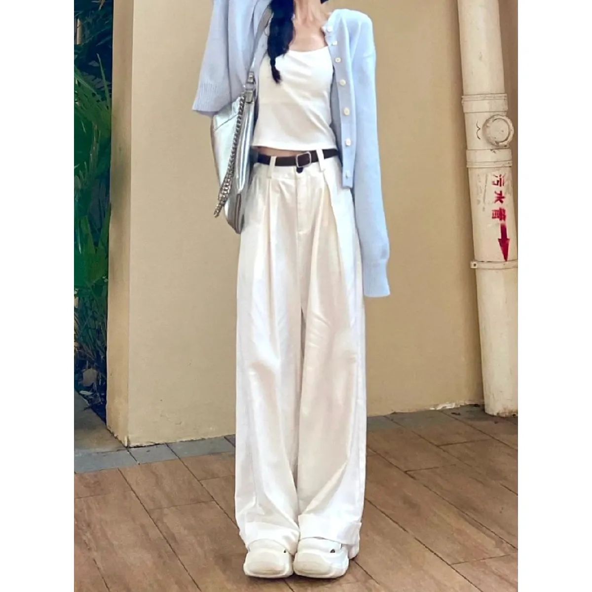 美式復古白色垂感闊腿牛仔褲女秋冬新款高腰寬鬆顯瘦直筒拖地褲子