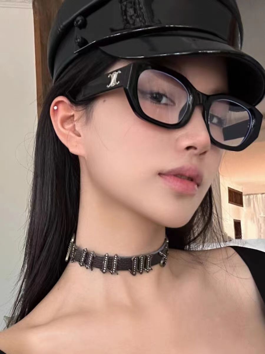 Black-framed, thick-edged, no-makeup artifact glasses, square, large-face, slimming, high-end flat-light glasses that can be paired with prescription myopia glasses