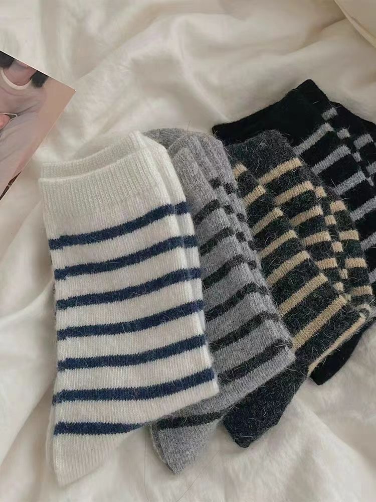 加厚兔羊毛袜子女ins潮秋冬季韩版日系条纹毛绒中筒袜堆堆袜保暖