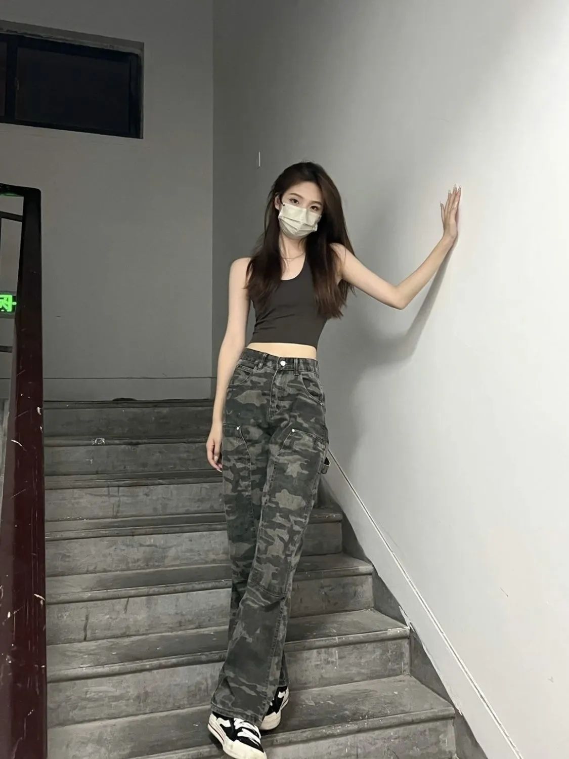 美式迷彩工裝牛仔褲女2023嘻哈高街風顯瘦復古高街軍綠色直筒褲子