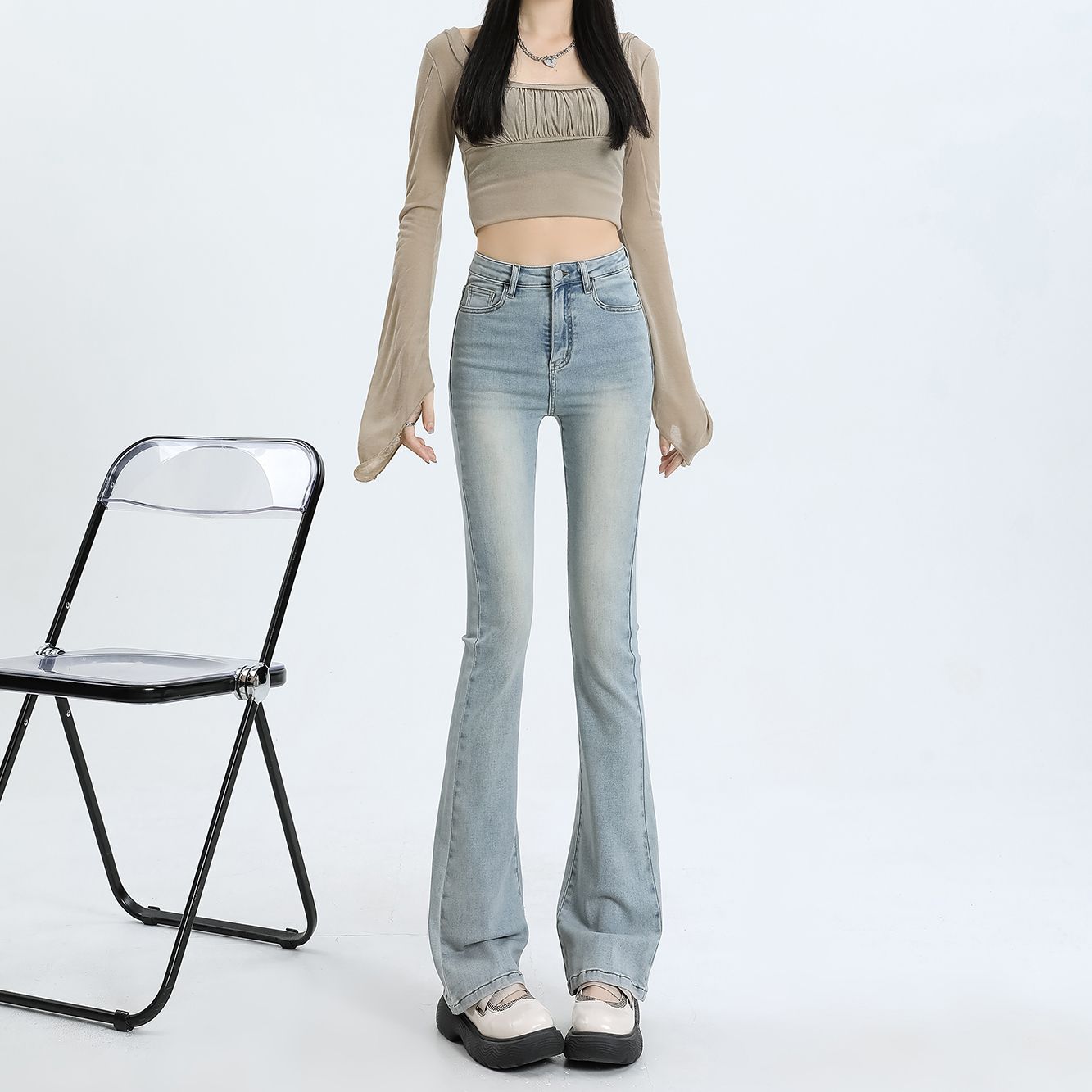水洗藍微喇叭牛仔褲女秋季2023新款高腰顯瘦修身淺色牛仔簡約褲子