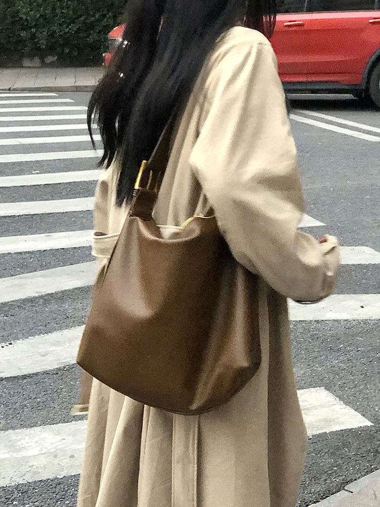 復古斜挎包包女2023新款潮韓國學院風托特包百搭大容量單肩通勤包