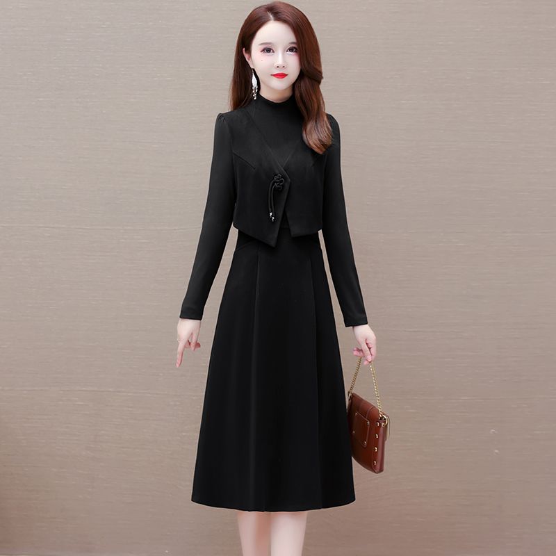 优雅时尚气质法式小黑裙2023年秋季新款修身显瘦遮肚修身连衣裙女