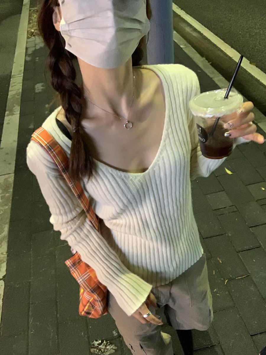 奶白色V領羅紋長袖t恤女秋冬季氣質百搭性感小眾內搭外穿洋氣上衣