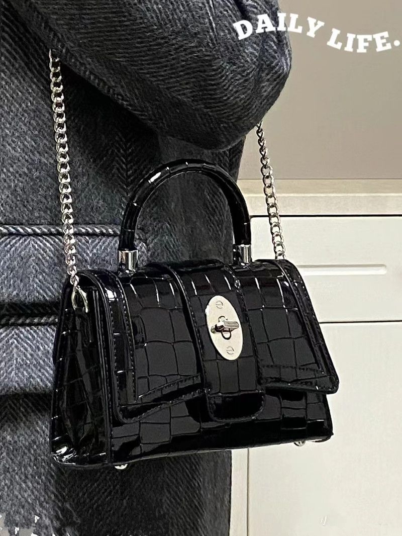 高級感洋氣鏈條漆皮機車包包女2023新款小眾手提單肩斜跨小方包