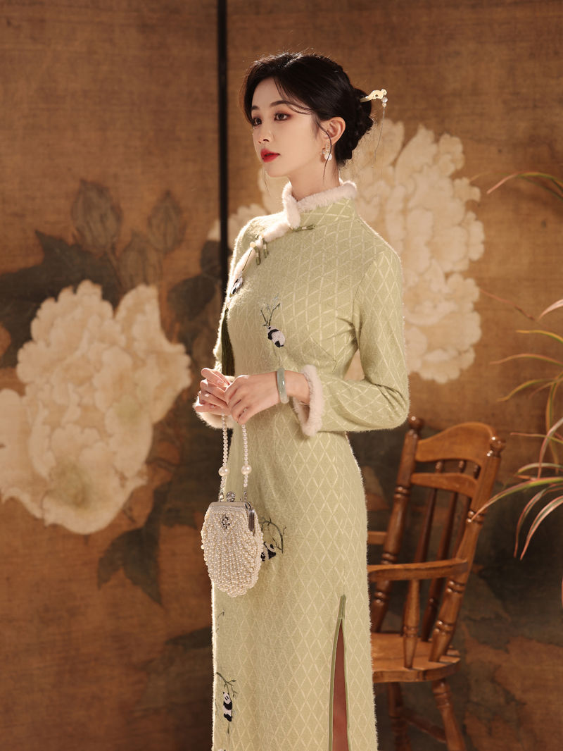 綠色加絨旗袍裙改良版2023年新款高檔顯白年輕款淑女日常氣質長袖