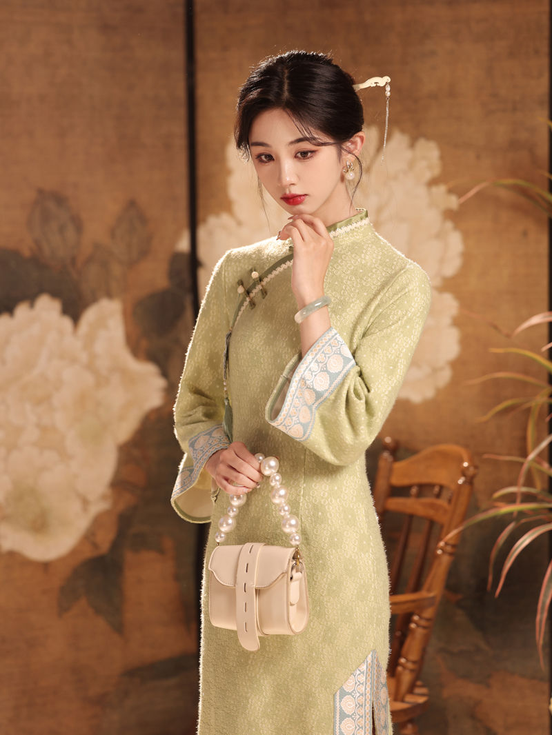 綠色長袖旗袍改良版2023年秋冬新款新中式國風年輕款淑女氣質顯瘦
