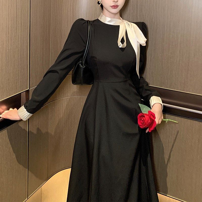 赫本風高級感大碼黑色長袖連衣裙子早秋季新款女裝小個子法式長裙