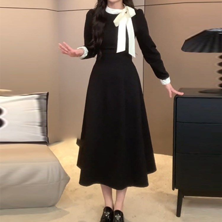 Plus size Hepburn style French temperament black bow bottoming dress for women with slightly chubby mm slimming short skirt in autumn and winter
