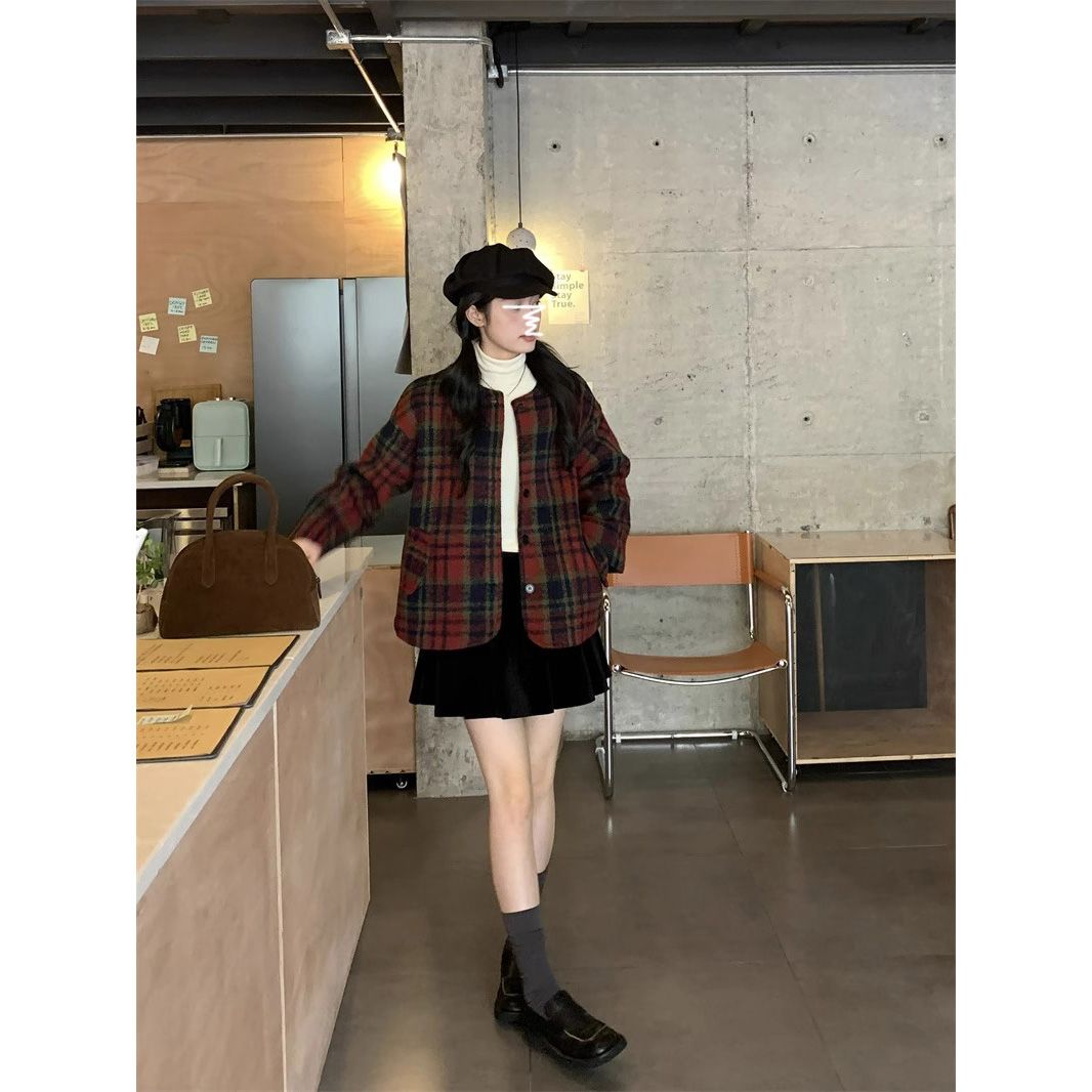 French retro plaid woolen jacket for women with small round neck, autumn and winter new design, small fragrant style jacket