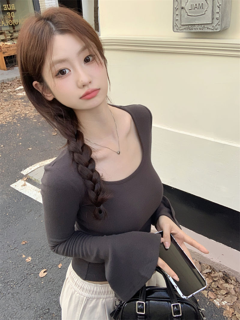 法式辣妹t恤女秋季長袖純色喇叭袖設計感修身小眾打底衫短款上衣