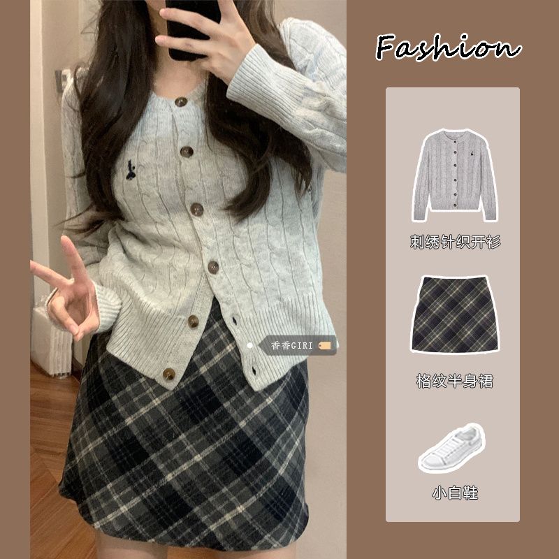 甜辣風格紋半身裙套裝女秋冬季顯瘦針織刺繡開衫上衣辣妹高腰短裙