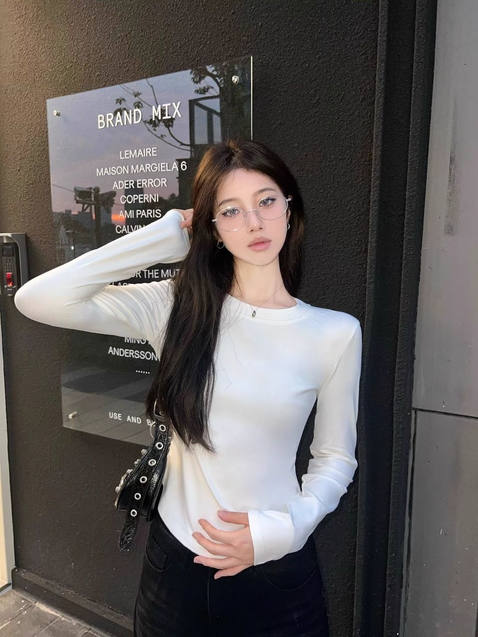 白色長袖正肩T恤女秋冬季下擺不規則修身內搭打底衫德絨保暖上衣