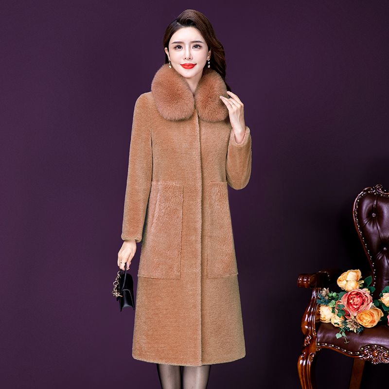 High-end fashion grained sheep shear coat mother's wear new winter lady's cotton mid-length fur coat