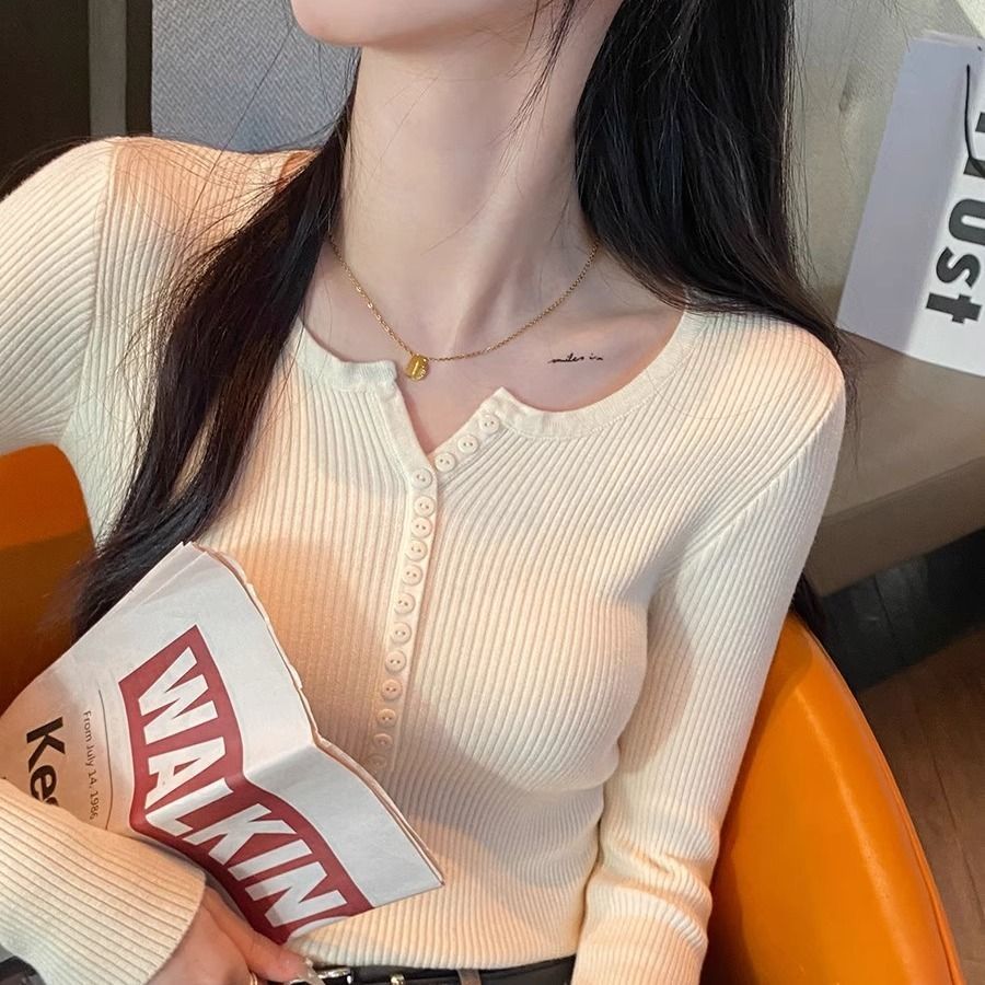 春秋薄款內搭打底衫2023新款白色毛衣設計感小眾上衣v領針織衫女
