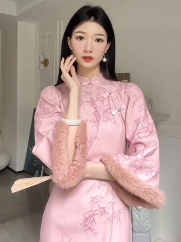 旗袍新款2023秋冬年輕改良款加絨加厚新中式國風高級感粉色連衣裙