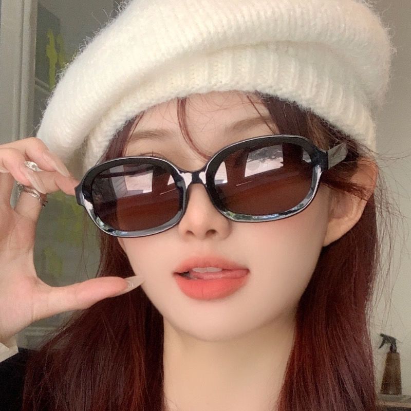 Black frame brown sunglasses for women European and American retro 2023 new high-end oval frame small face French sunglasses