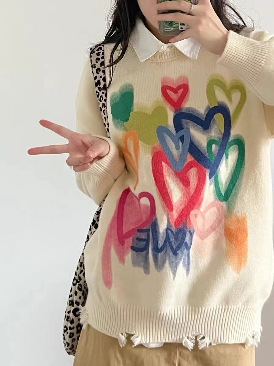 2023年慵懶風毛衣女寬鬆韓系復古軟糯彩色愛心圓領套頭破洞針織衫