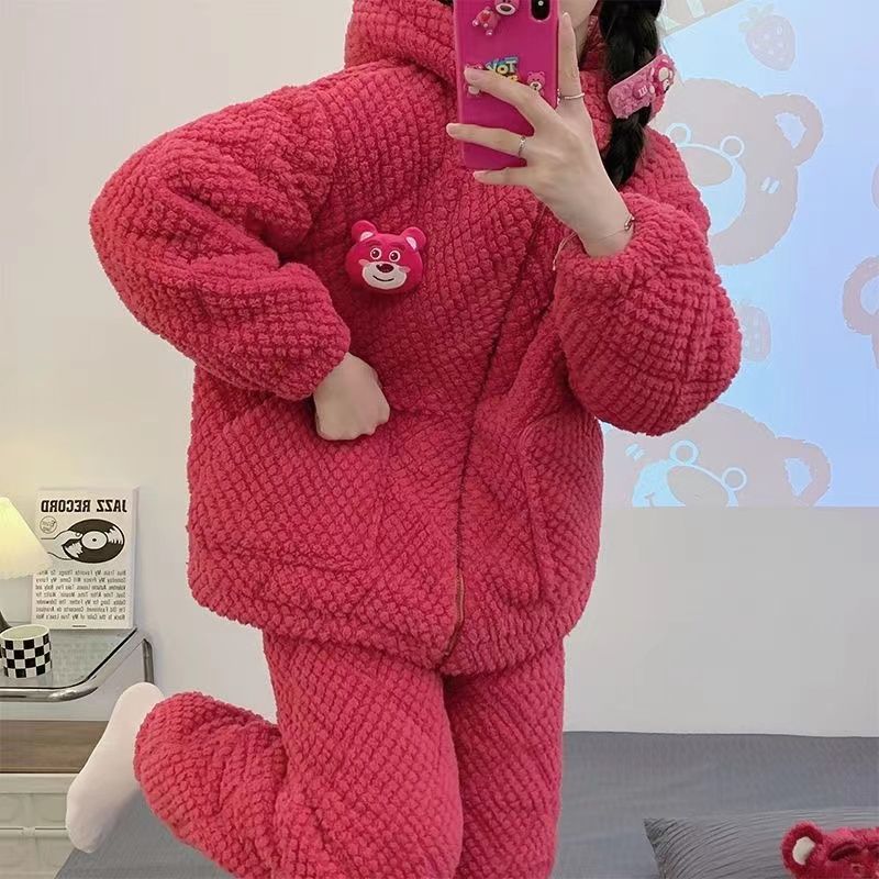 三层夹棉2023新款珊瑚绒睡衣女冬季可爱草莓熊加厚外穿家居服套装
