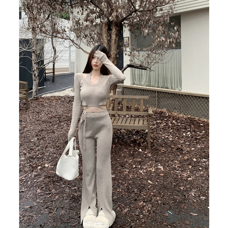 復古溫柔掛脖綁帶短款上衣女冬季新款純欲風辣妹修身顯瘦針織套裝