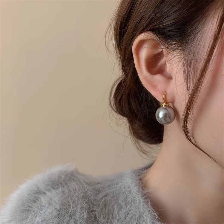 小眾設計感真多麻灰色珍珠耳環女2023新款爆款高級C形耳飾耳鈎女
