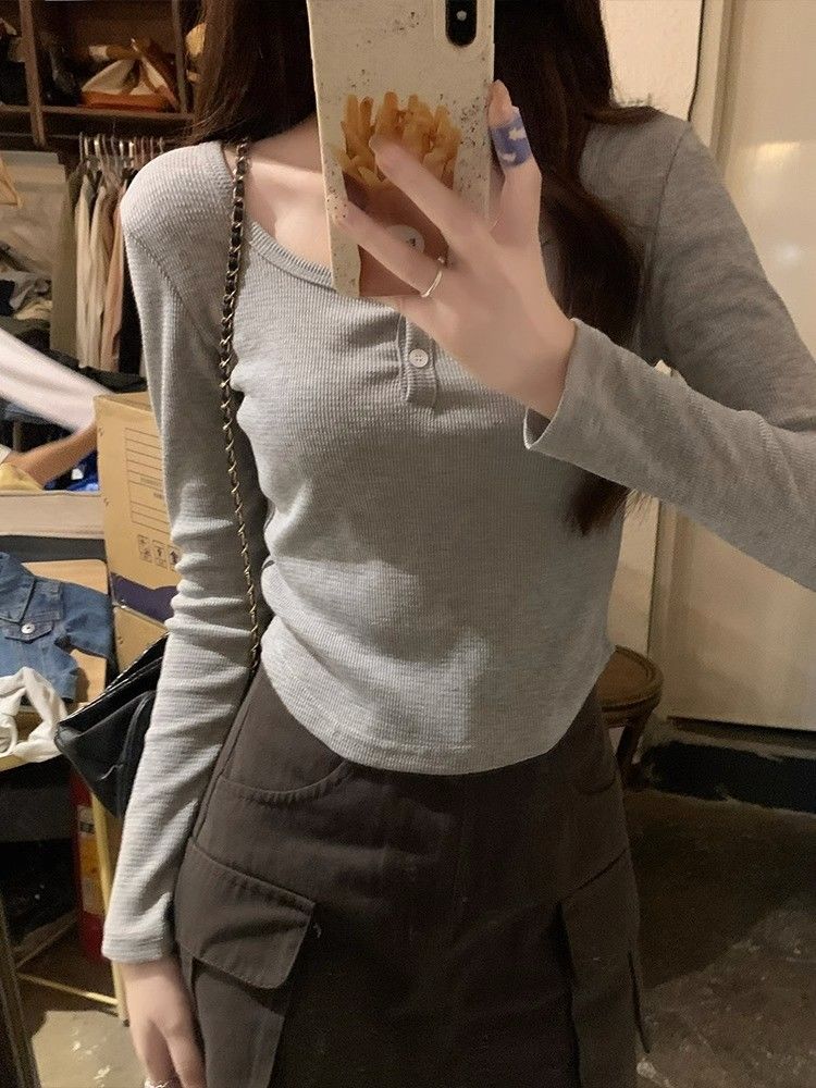 純欲辣妹半開領紐扣設計收腰打底衫T恤女秋季弧形下擺長袖短上衣