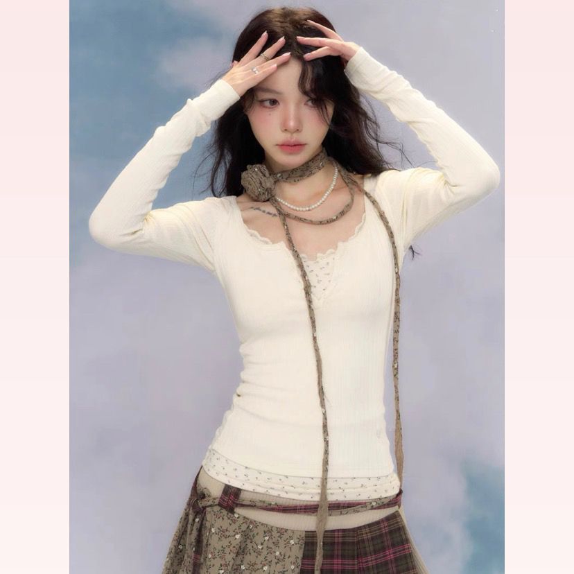 Fake two-piece spliced ​​floral long-sleeved bottoming shirt for women in autumn new design unique and unique T-shirt top for women
