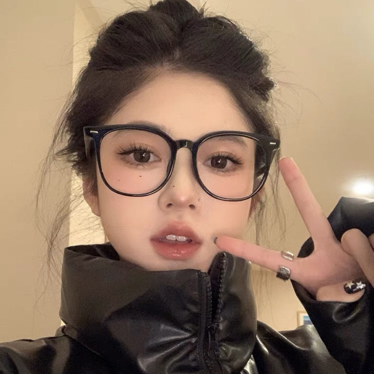 Women with large-frame myopia glasses can be equipped with retro Korean black-framed glasses without makeup to make their big faces slim and trendy