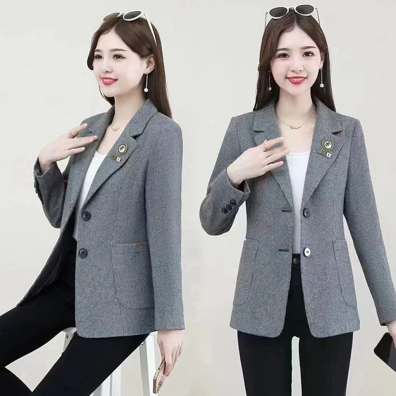 Middle-aged and elderly plaid short coat 2023 autumn new fashion casual small suit foreign style versatile mother's wear top