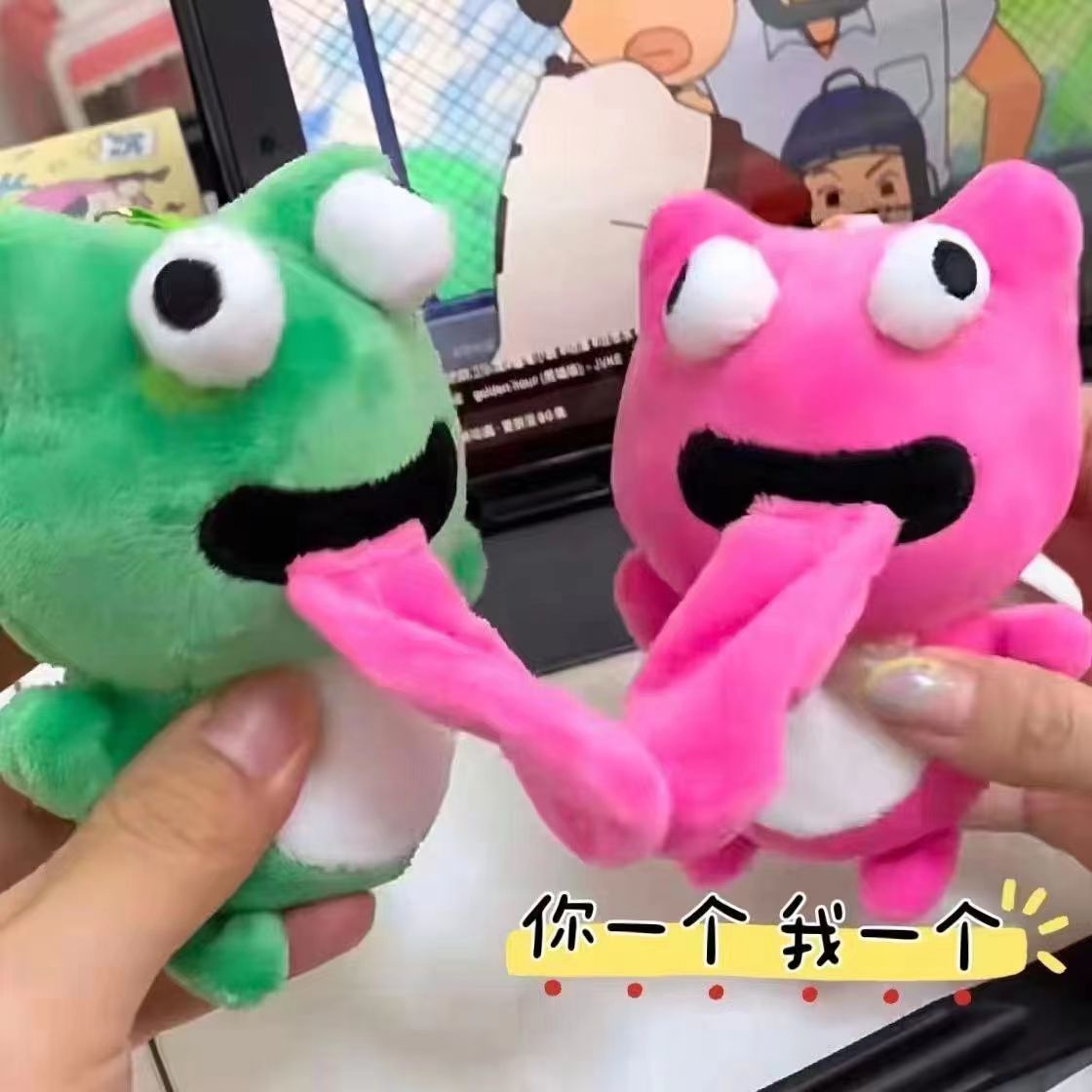 New Couple Sticking Out Tongue Frog Magnetic Keychain with Stretchable Eyes as a Gift for Boyfriend and Girlfriend