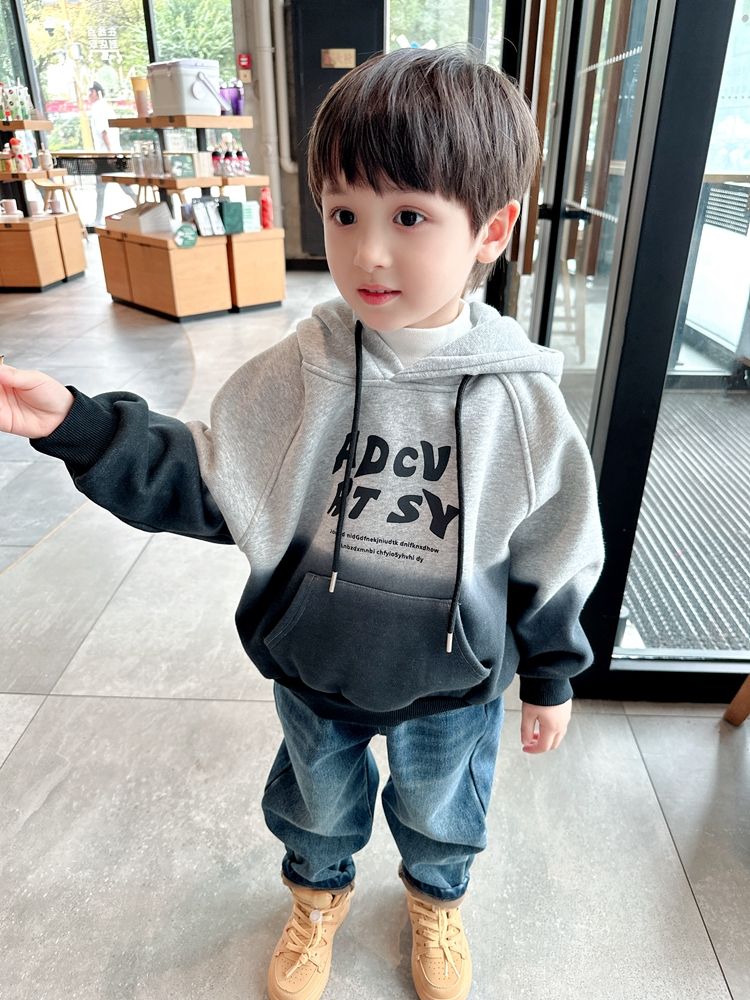Boys' velvet thickened hooded sweatshirt, fashionable gradient color, 2023 autumn and winter children's baby all-in-one velvet top trendy