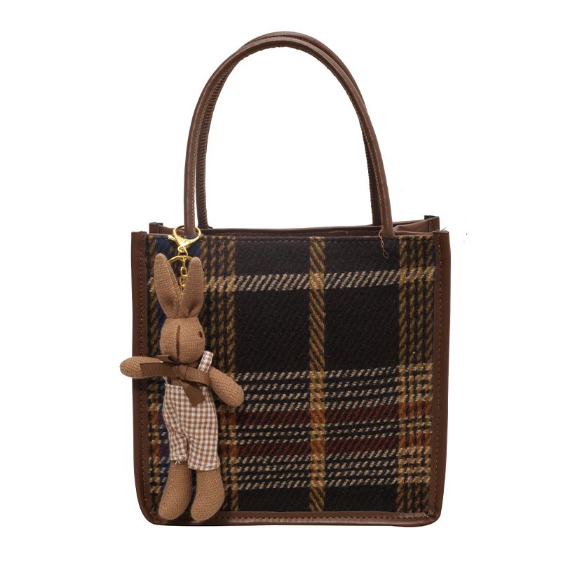 艾米兔女包撞色秋冬包包新款复古格子设计可爱挂件手提包包