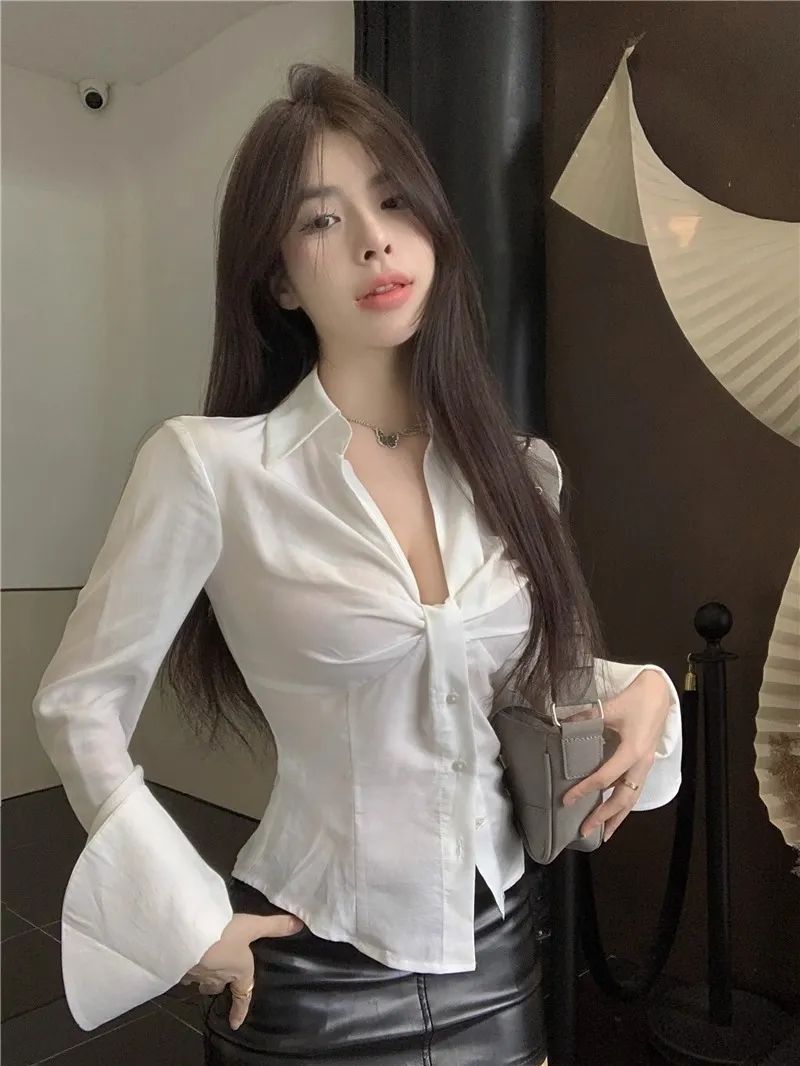 白色v領長袖襯衫女秋夏法式別致襯衣修身顯瘦褶皺設計感小眾上衣