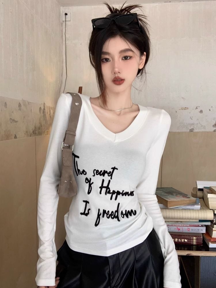 德絨簡約繡花長袖正肩T恤女秋冬季修身顯瘦內搭打底衫辣妹風上衣