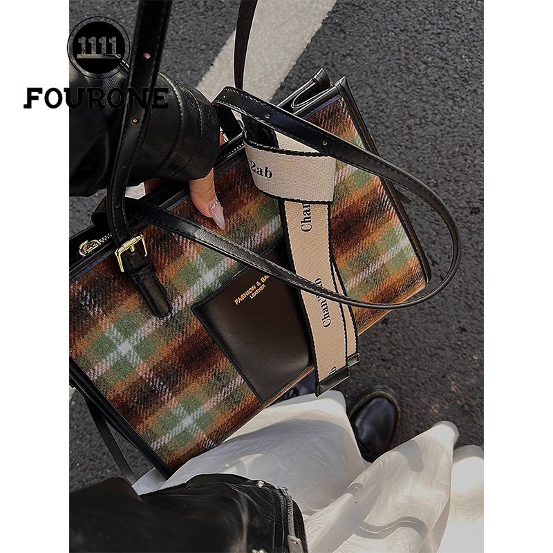 Woolen bag women's large capacity new versatile shoulder bag women's plaid class commuting tote bag
