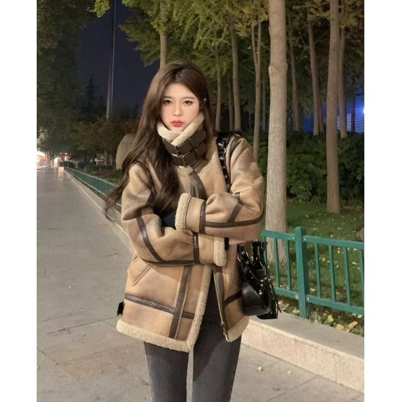 Fur one-piece jacket for women 2023 winter new style small loose thickened retro lamb hair suede motorcycle jacket