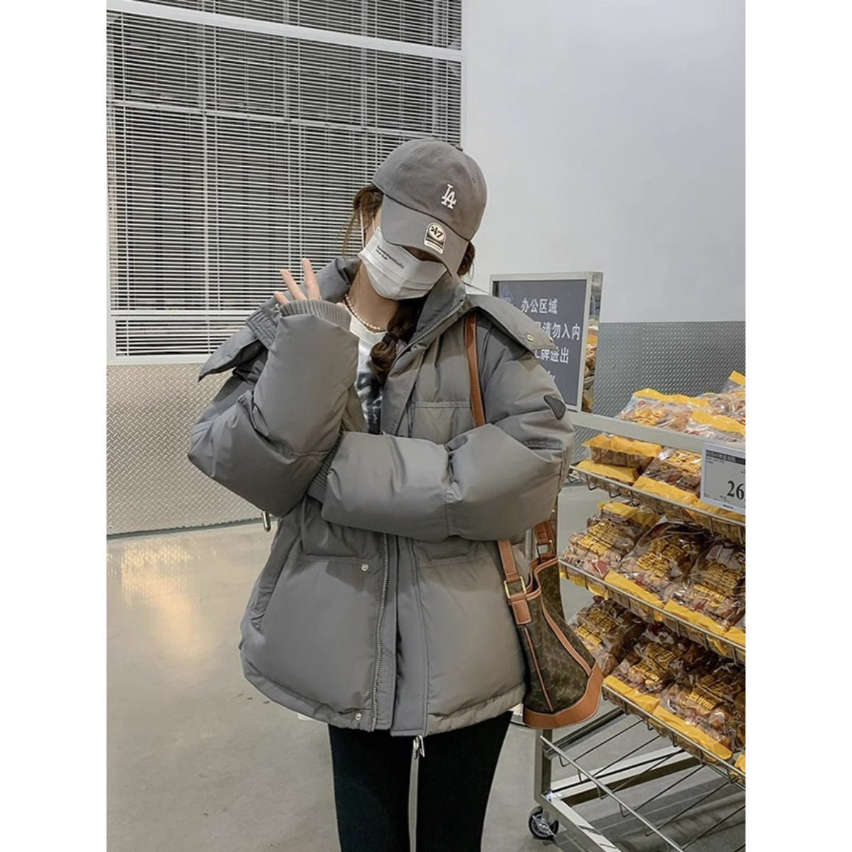 灰色愛心連帽棉衣棉服女冬季2023新款寬鬆百搭短款情侶麵包服外套