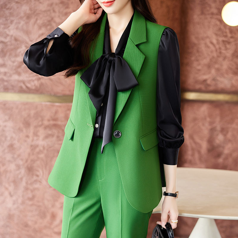 Brown sleeveless vest blazer women's autumn and winter professional fashion workplace light and mature style shirt and vest three-piece suit